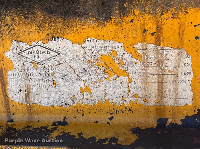 image for item FB3225 2001 Diamond Bilt oil distributor trailer