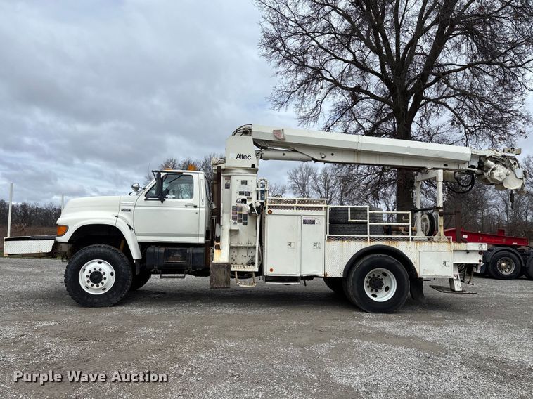 image for item FB3576 1997 Ford F800 digger derrick truck