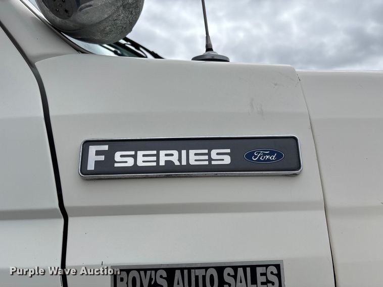 image for item FB3576 1997 Ford F800 digger derrick truck