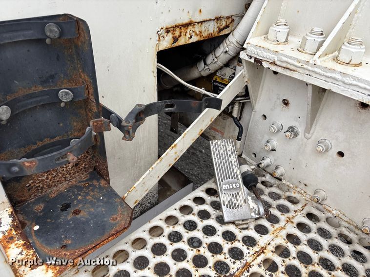 image for item FB3576 1997 Ford F800 digger derrick truck