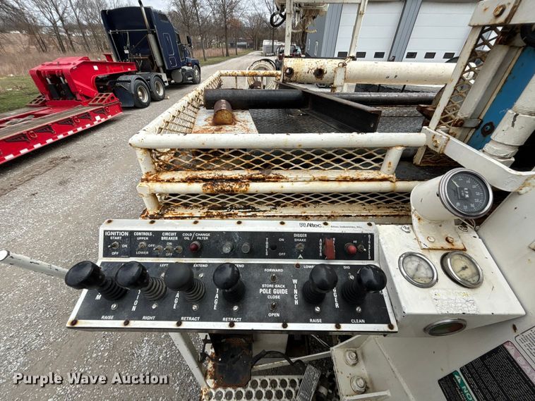 image for item FB3576 1997 Ford F800 digger derrick truck