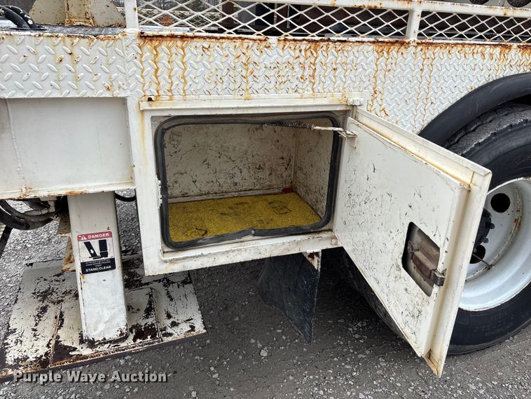 image for item FB3576 1997 Ford F800 digger derrick truck