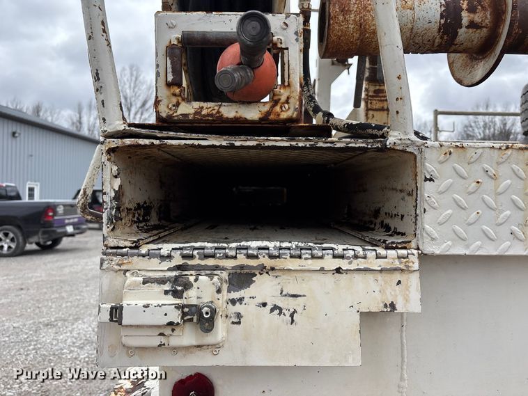 image for item FB3576 1997 Ford F800 digger derrick truck