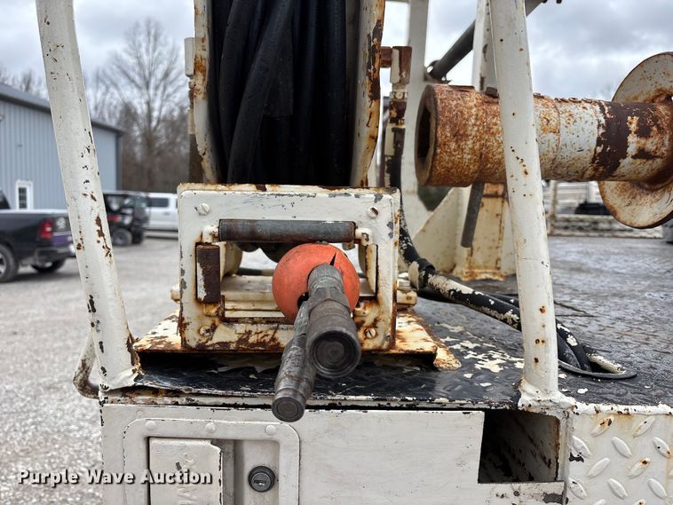 image for item FB3576 1997 Ford F800 digger derrick truck