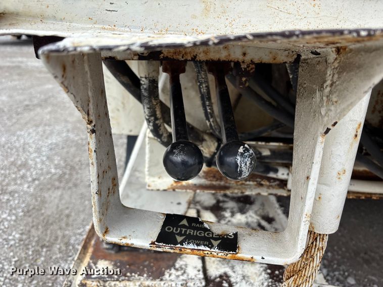 image for item FB3576 1997 Ford F800 digger derrick truck