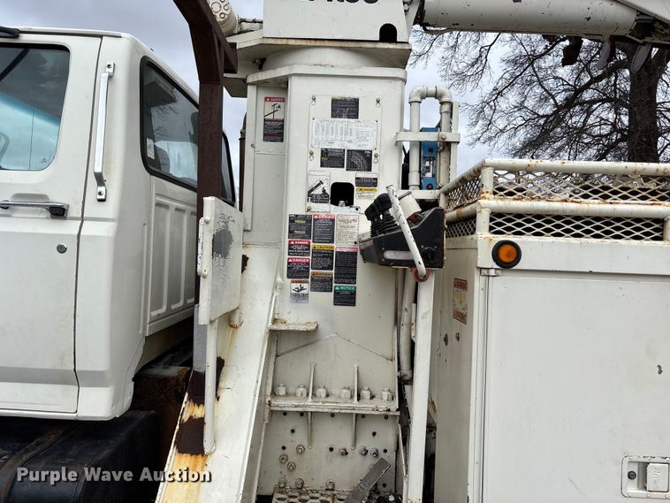 image for item FB3576 1997 Ford F800 digger derrick truck