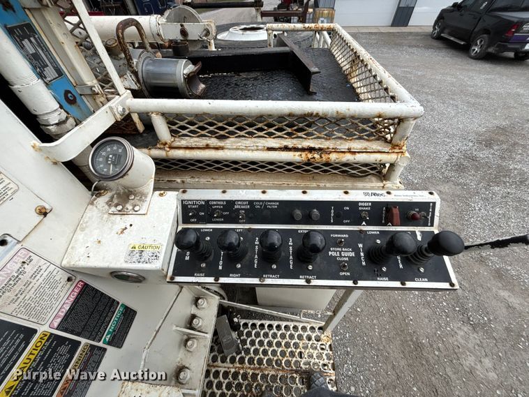 image for item FB3576 1997 Ford F800 digger derrick truck