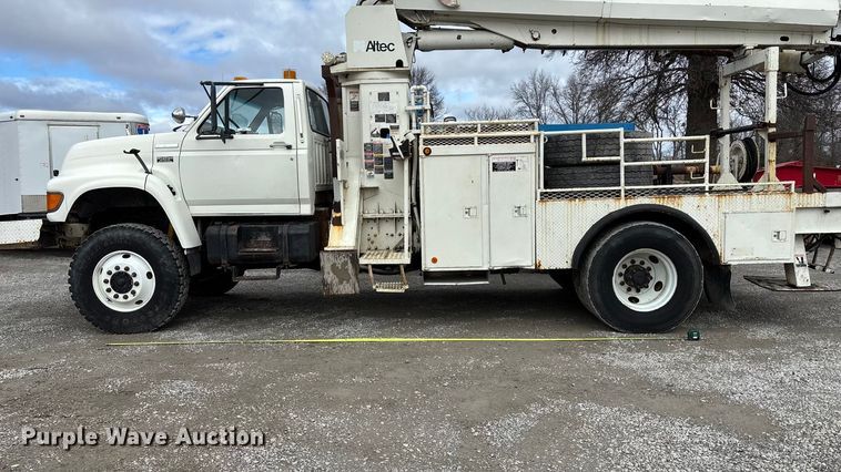 image for item FB3576 1997 Ford F800 digger derrick truck