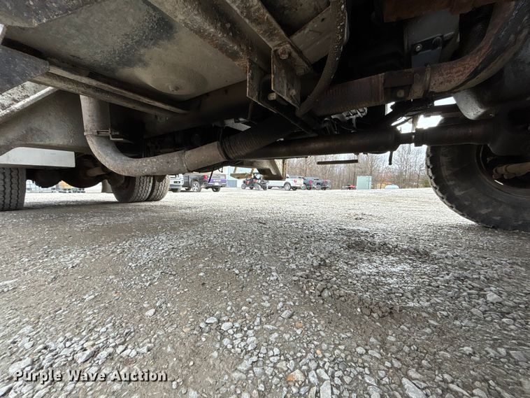 image for item FB3576 1997 Ford F800 digger derrick truck