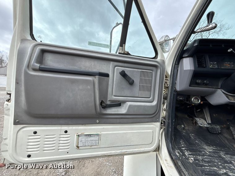 image for item FB3576 1997 Ford F800 digger derrick truck