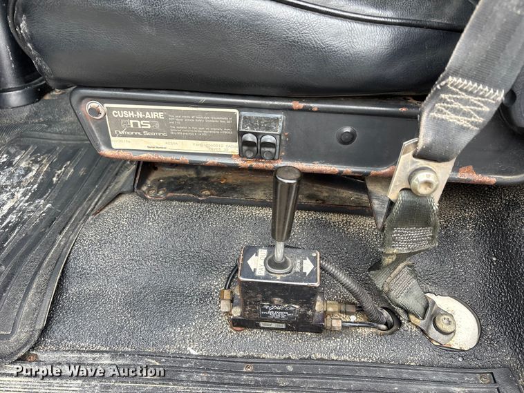 image for item FB3576 1997 Ford F800 digger derrick truck