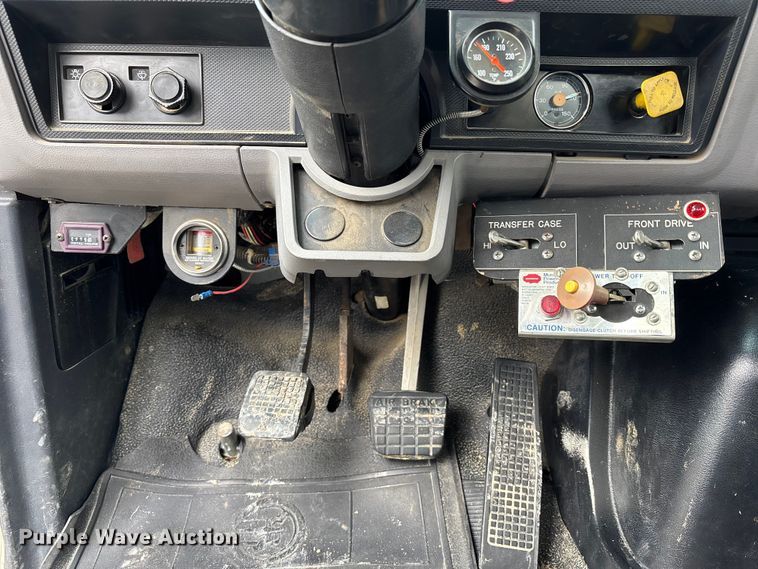 image for item FB3576 1997 Ford F800 digger derrick truck