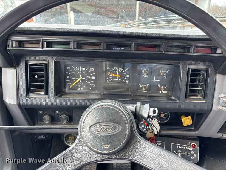 image for item FB3576 1997 Ford F800 digger derrick truck