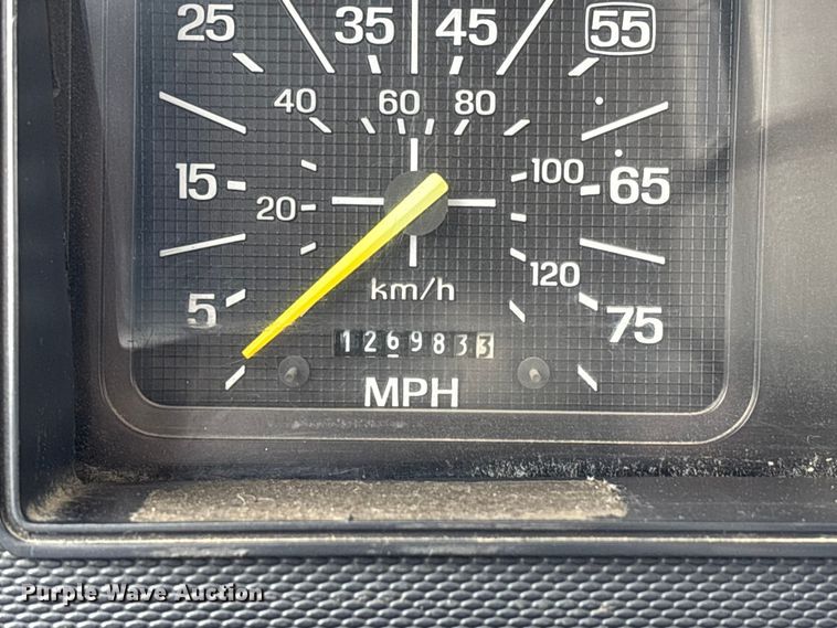 image for item FB3576 1997 Ford F800 digger derrick truck