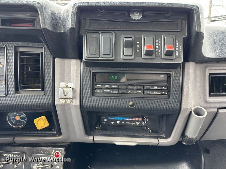 image for item FB3576 1997 Ford F800 digger derrick truck