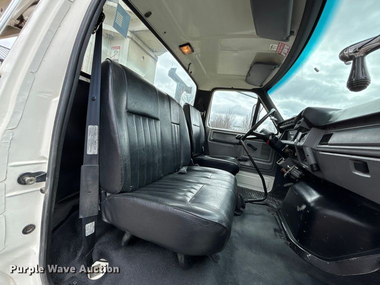 image for item FB3576 1997 Ford F800 digger derrick truck