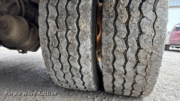 image for item FB3576 1997 Ford F800 digger derrick truck