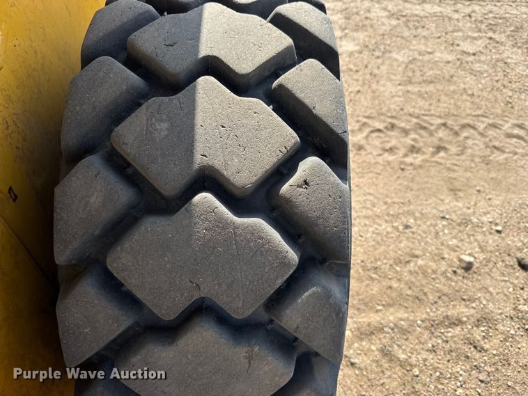 image for item FB6984 2020 John Deere 320G skid steer loader