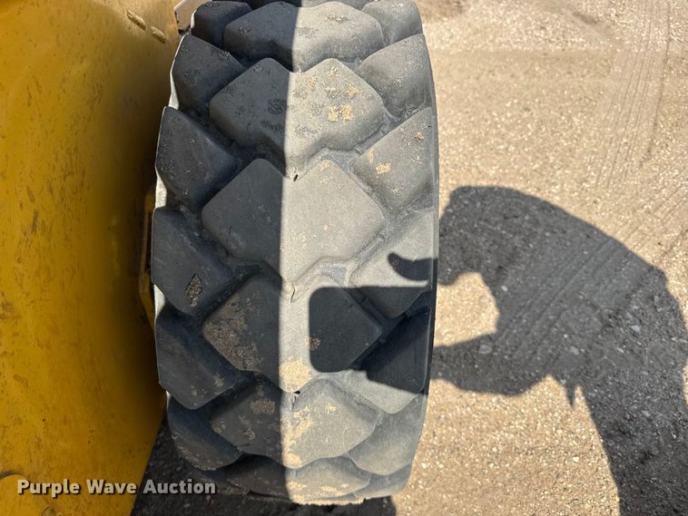 image for item FB6984 2020 John Deere 320G skid steer loader