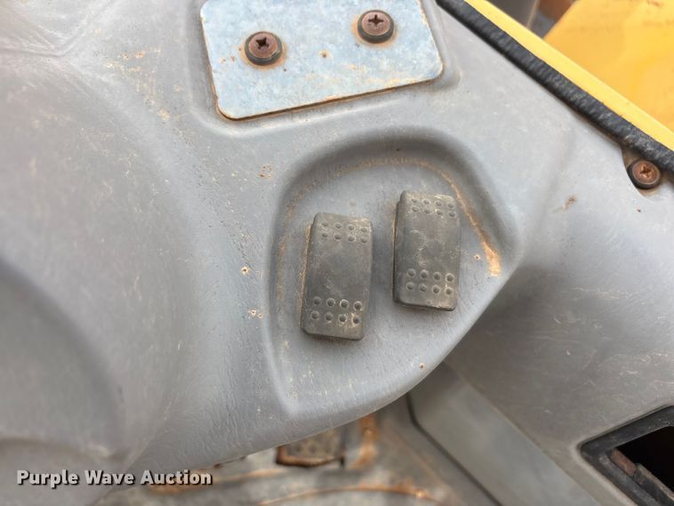 image for item FC2028 2005 Komatsu WA-250-5 wheel loader