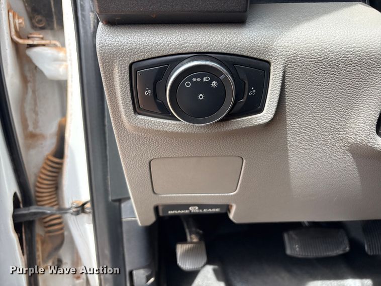 image for item FC2029 2020 Ford F350 Super Duty XL Crew Cab flatbed pickup truck