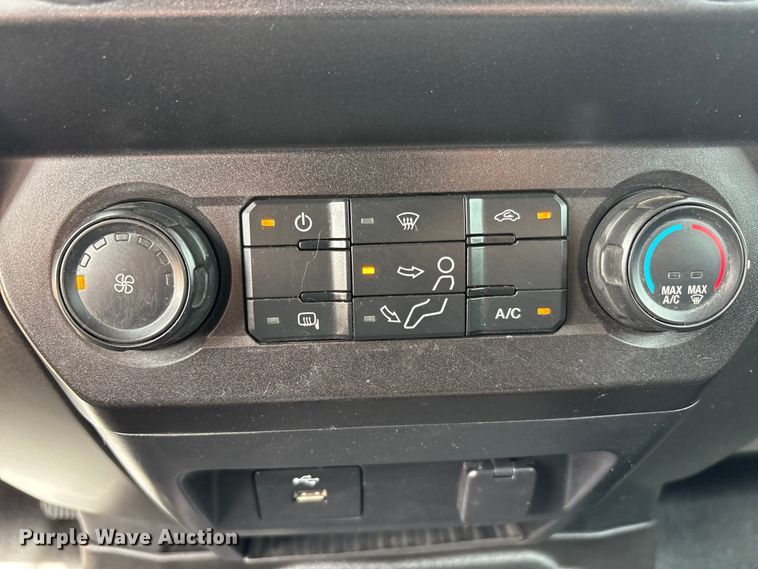 image for item FC2029 2020 Ford F350 Super Duty XL Crew Cab flatbed pickup truck