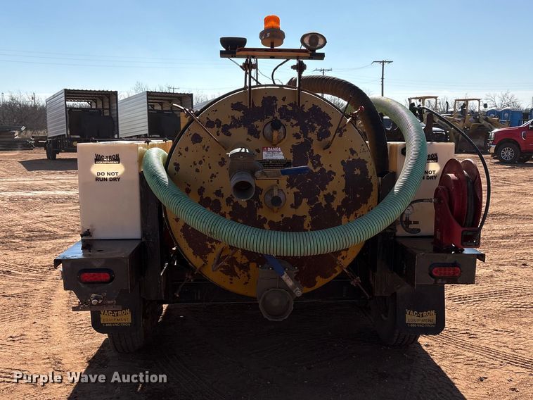 image for item FC2035 2012 Vac-Tron Vermeer LP555DT vacuum trailer