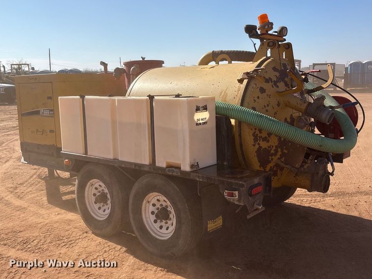 image for item FC2035 2012 Vac-Tron Vermeer LP555DT vacuum trailer