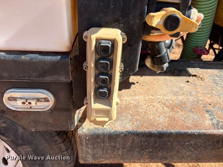 image for item FC2035 2012 Vac-Tron Vermeer LP555DT vacuum trailer