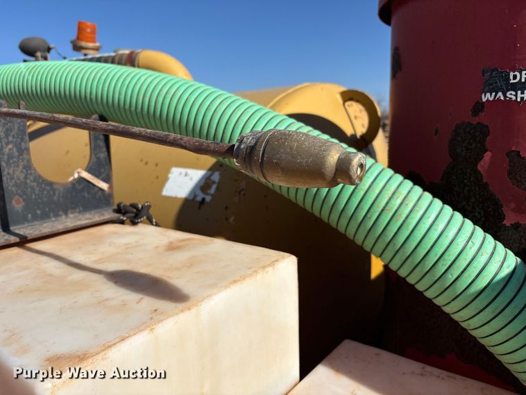 image for item FC2035 2012 Vac-Tron Vermeer LP555DT vacuum trailer