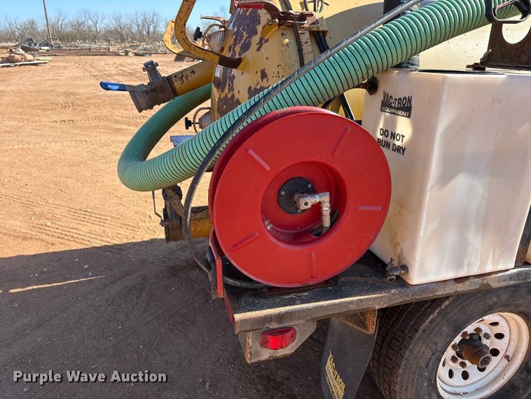 image for item FC2035 2012 Vac-Tron Vermeer LP555DT vacuum trailer