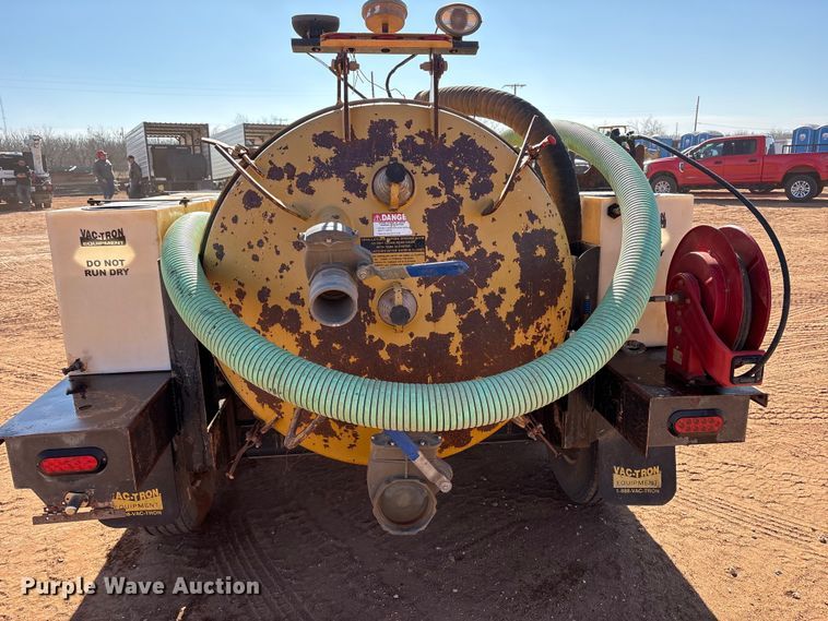 image for item FC2035 2012 Vac-Tron Vermeer LP555DT vacuum trailer