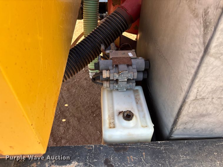 image for item FC2035 2012 Vac-Tron Vermeer LP555DT vacuum trailer