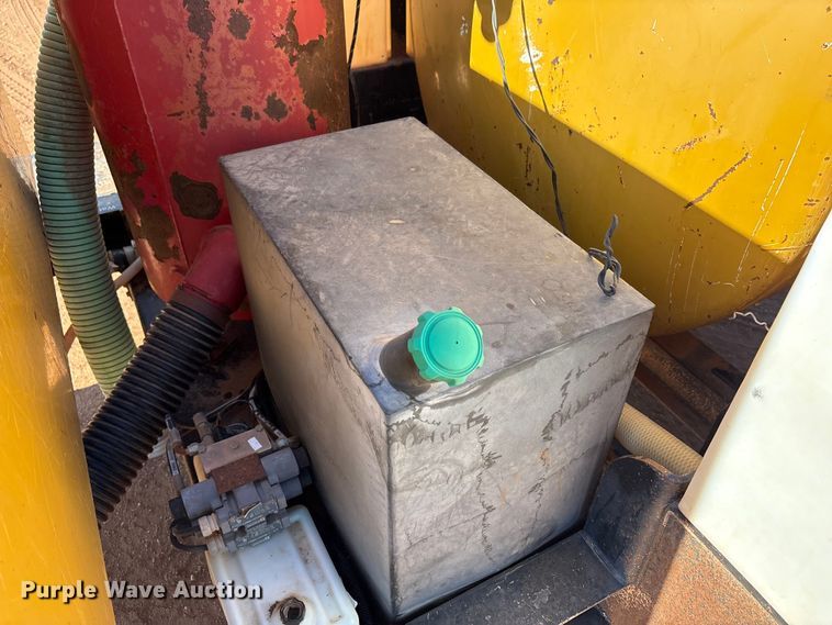 image for item FC2035 2012 Vac-Tron Vermeer LP555DT vacuum trailer