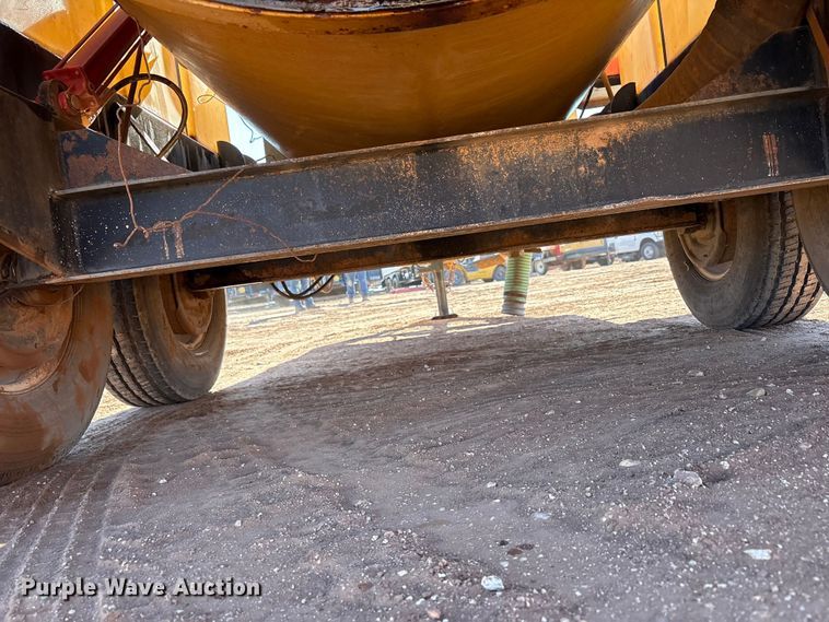 image for item FC2035 2012 Vac-Tron Vermeer LP555DT vacuum trailer