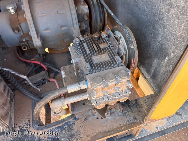 image for item FC2035 2012 Vac-Tron Vermeer LP555DT vacuum trailer