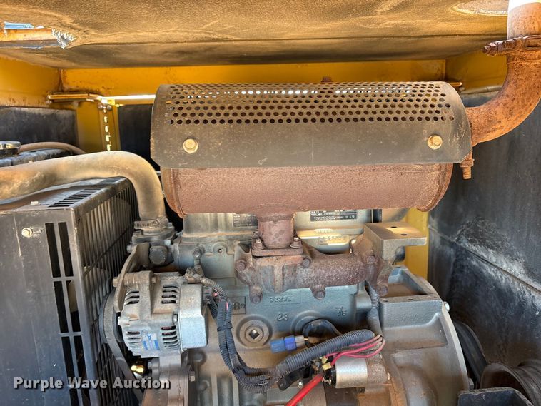 image for item FC2035 2012 Vac-Tron Vermeer LP555DT vacuum trailer