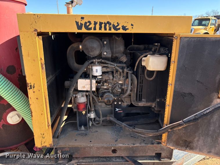 image for item FC2035 2012 Vac-Tron Vermeer LP555DT vacuum trailer