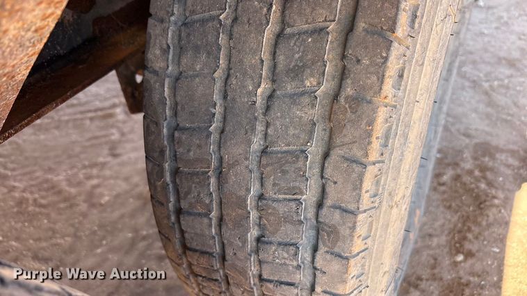 image for item FC2035 2012 Vac-Tron Vermeer LP555DT vacuum trailer