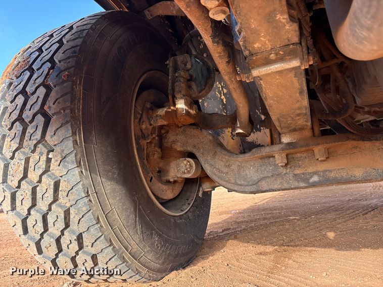 image for item FC2037 2005 Freightliner Business Class M2 flatbed truck with mud mixing system