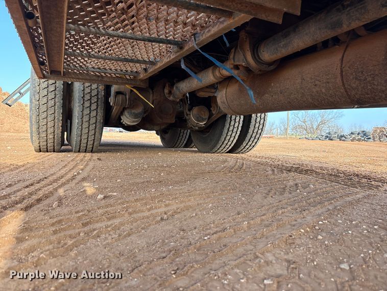 image for item FC2037 2005 Freightliner Business Class M2 flatbed truck with mud mixing system