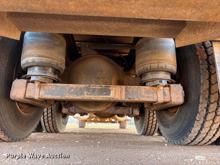 image for item FC2037 2005 Freightliner Business Class M2 flatbed truck with mud mixing system