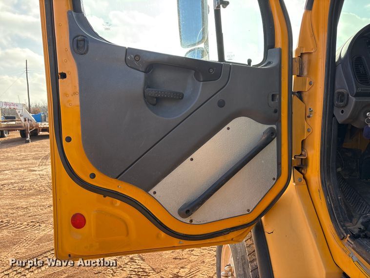 image for item FC2037 2005 Freightliner Business Class M2 flatbed truck with mud mixing system