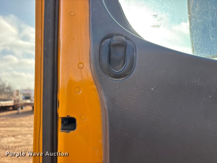 image for item FC2037 2005 Freightliner Business Class M2 flatbed truck with mud mixing system