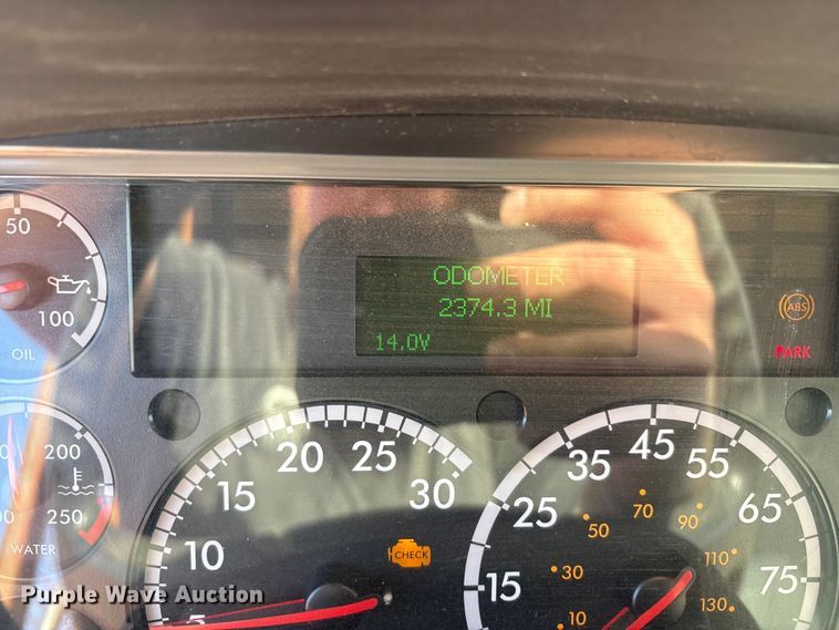 image for item FC2037 2005 Freightliner Business Class M2 flatbed truck with mud mixing system