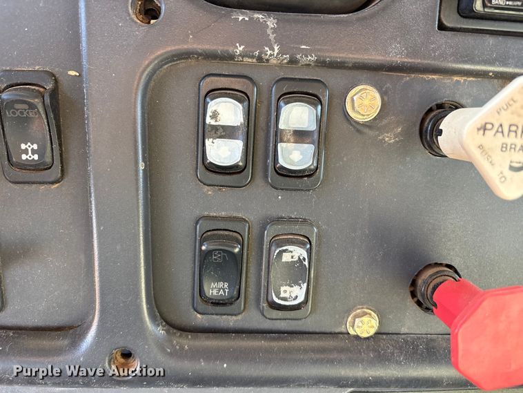 image for item FC2037 2005 Freightliner Business Class M2 flatbed truck with mud mixing system