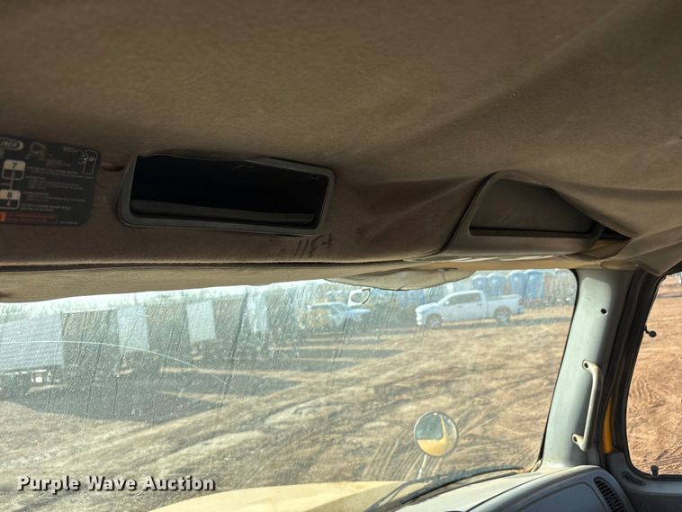 image for item FC2037 2005 Freightliner Business Class M2 flatbed truck with mud mixing system