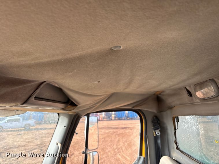 image for item FC2037 2005 Freightliner Business Class M2 flatbed truck with mud mixing system