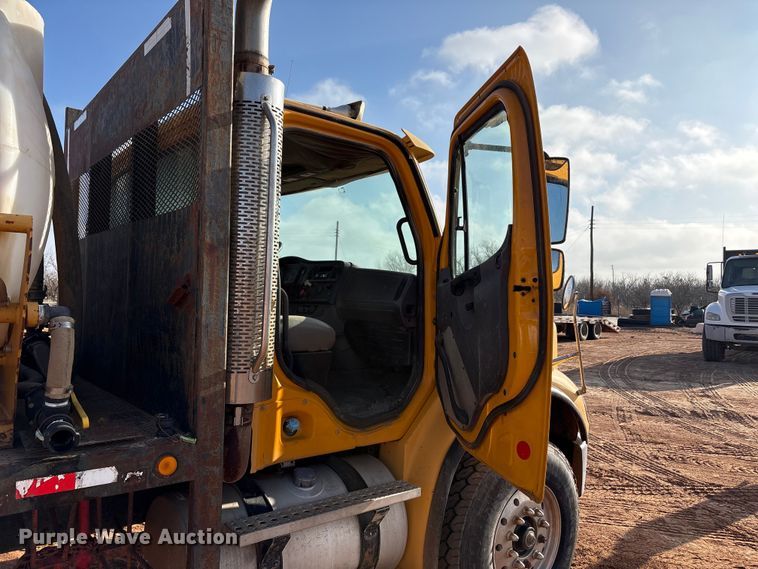 image for item FC2037 2005 Freightliner Business Class M2 flatbed truck with mud mixing system