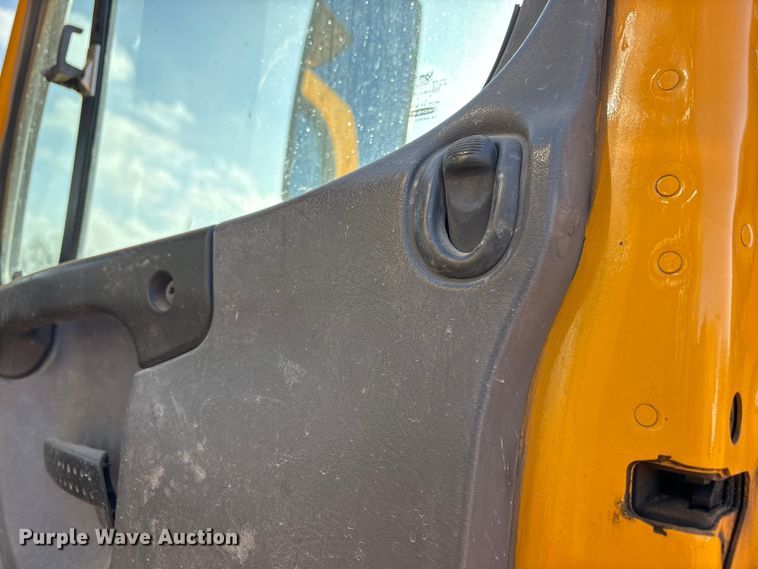 image for item FC2037 2005 Freightliner Business Class M2 flatbed truck with mud mixing system